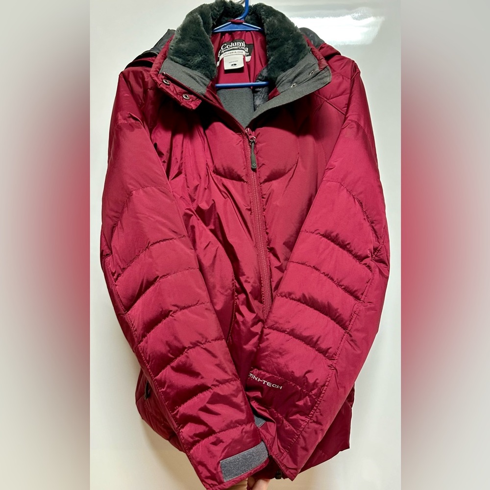 Women’s size Large Cranberry Columbia Omni-tech winter coat. Gently used.